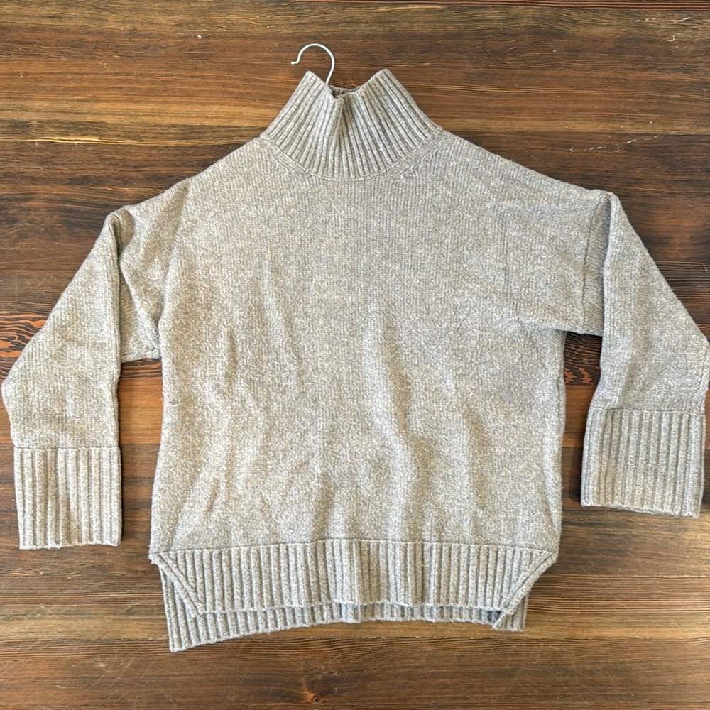 Abercrombie & Fitch turtleneck sweater